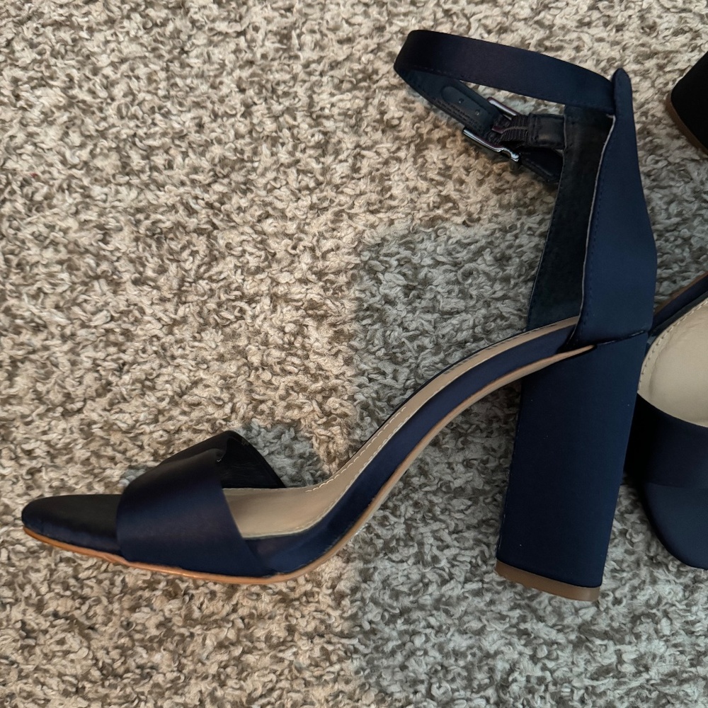 Gianni Bini Black Open-Toe Ankle Strap Block Heels - Picture 2 of 2